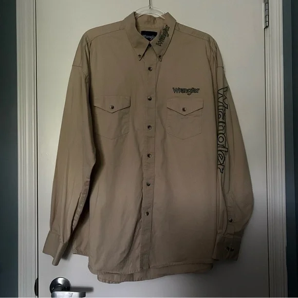 Wrangler Vintage Tan & Green Full Sleeve Button Down Top With Branded Sleeve - Picture 3 of 13
